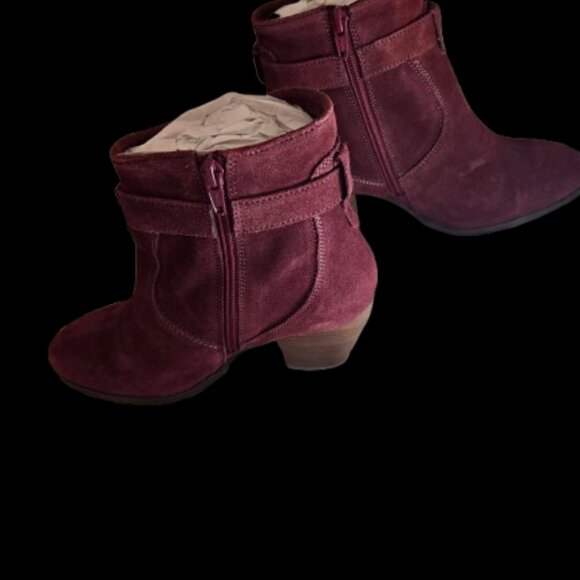 Diba authentic burgundy suede leather bootie with gold buckle - Picture 3 of 3